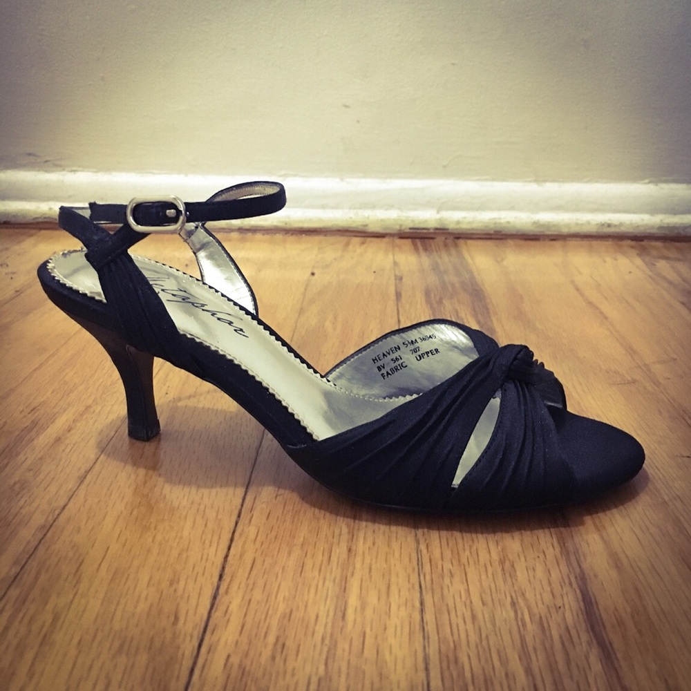 🦋3/$12 Metaphor Open Toe Dress Kitten Heels